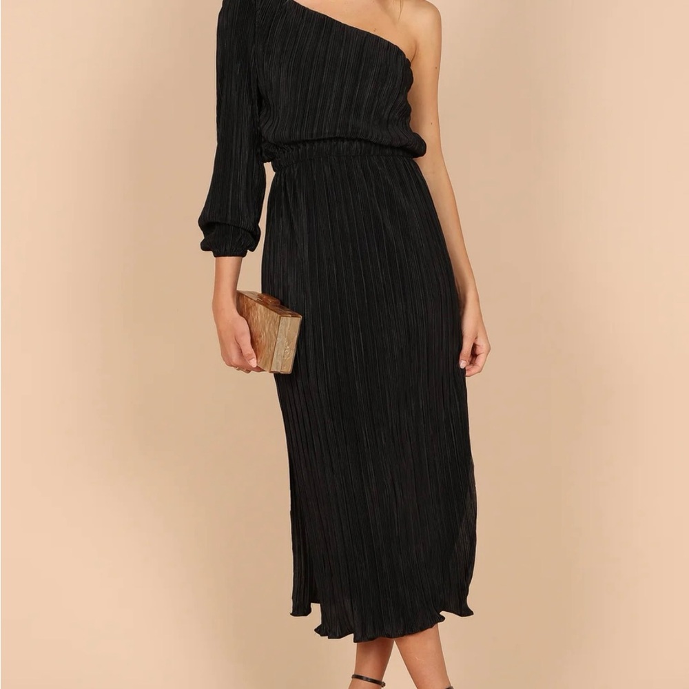 Petal & Pup Black One-Shoulder Dress